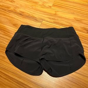 lululemon low rise speed up 2.5 short